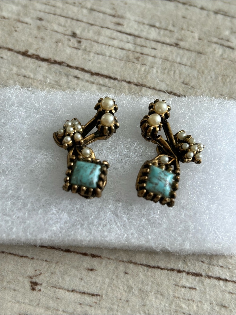 4/$100 Vintage-Inspired Turquoise and Pearl Floral Drop Earrings